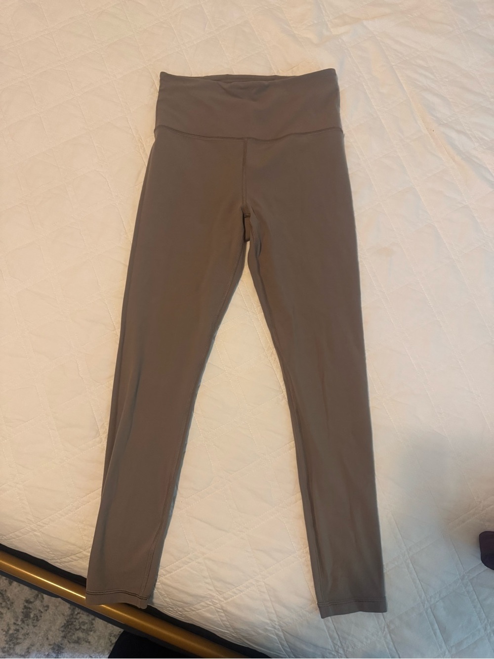 Athleta Elation 7/8 leggings XS in Taupe/Pyrite
